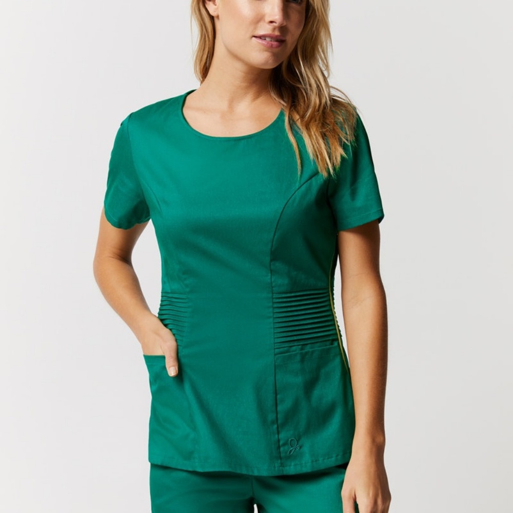 Jaanuu pintuck scrub top